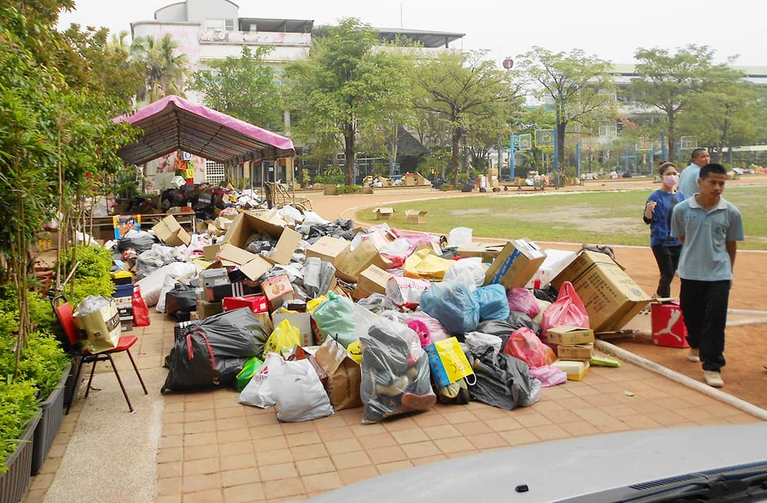 雷科參與舊鞋救命計畫，全員熱情捐贈。
