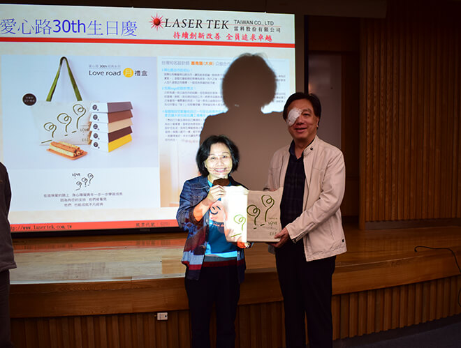 雷科福委會與心路基金會愛心合作，採買員工生日禮品。