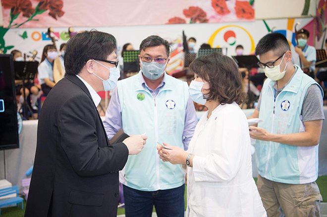 雷科鄭再興董事長贊助嘉義市國小。