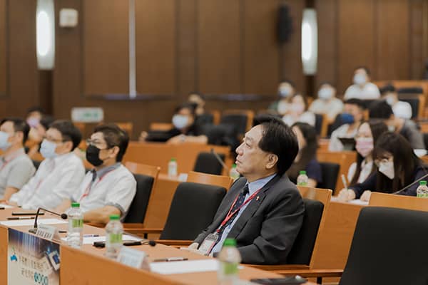 雷科董事長獲邀至中山大學半導體學院向師生分享創業歷程。