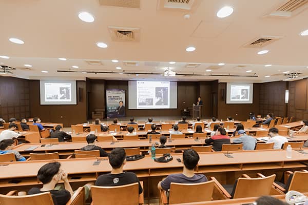 雷科董事長獲邀至中山大學半導體學院向師生分享創業歷程。