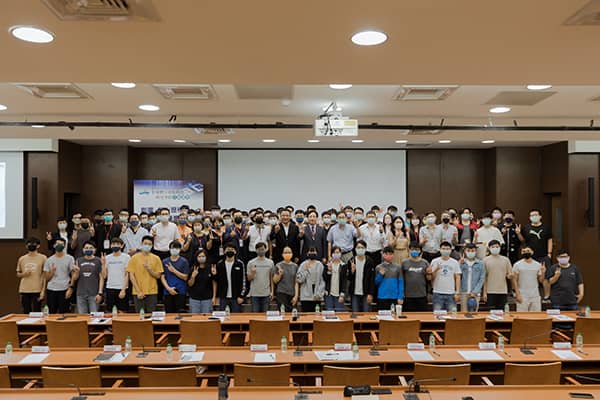 雷科董事長獲邀至中山大學半導體學院向師生分享創業歷程。