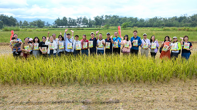 稻殼飄吟：秋風田園交饗宴。