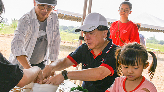 稻殼飄吟：秋風田園交饗宴。