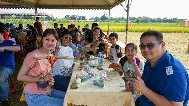 稻殼飄吟：秋風田園交饗宴。