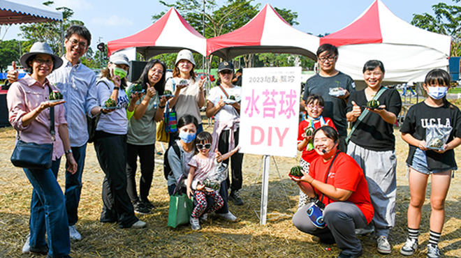 稻殼飄吟：秋風田園交饗宴。