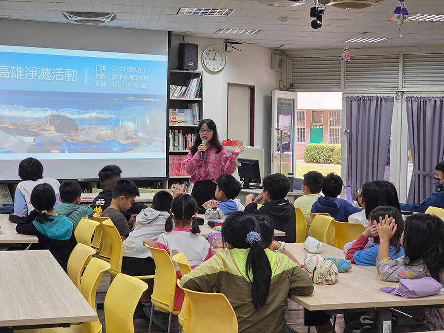永續種子萌芽！獅甲國小學童攜手創作海廢藝術《星夜》。