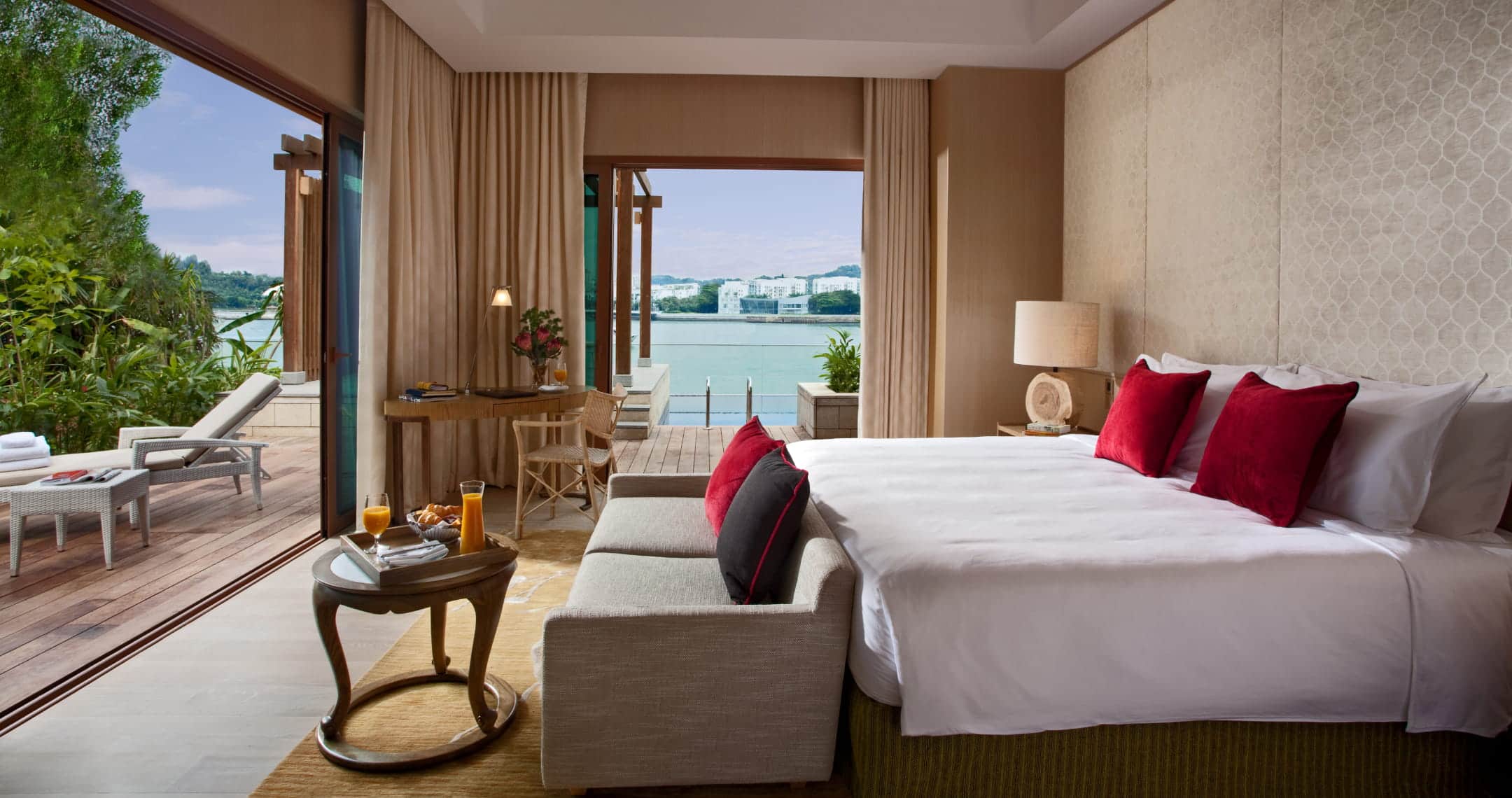 Hotel_EV_Masterbedroom_2160x1140