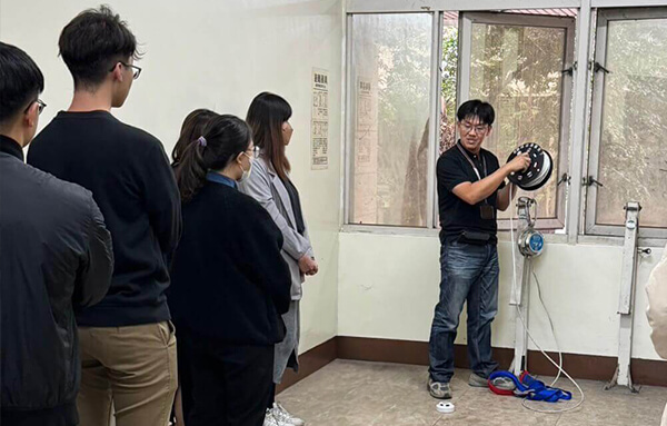 Instructions for use of escape descent machine